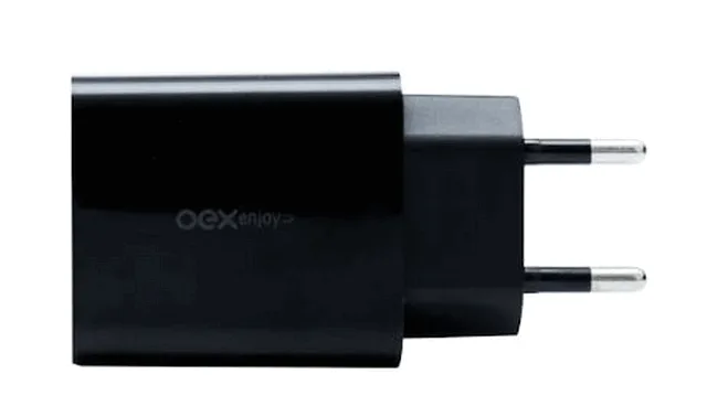 Oex Carregador 2 Saidas Usb/tipo-c 20W P/tomada Cg206 Preto 48.7419